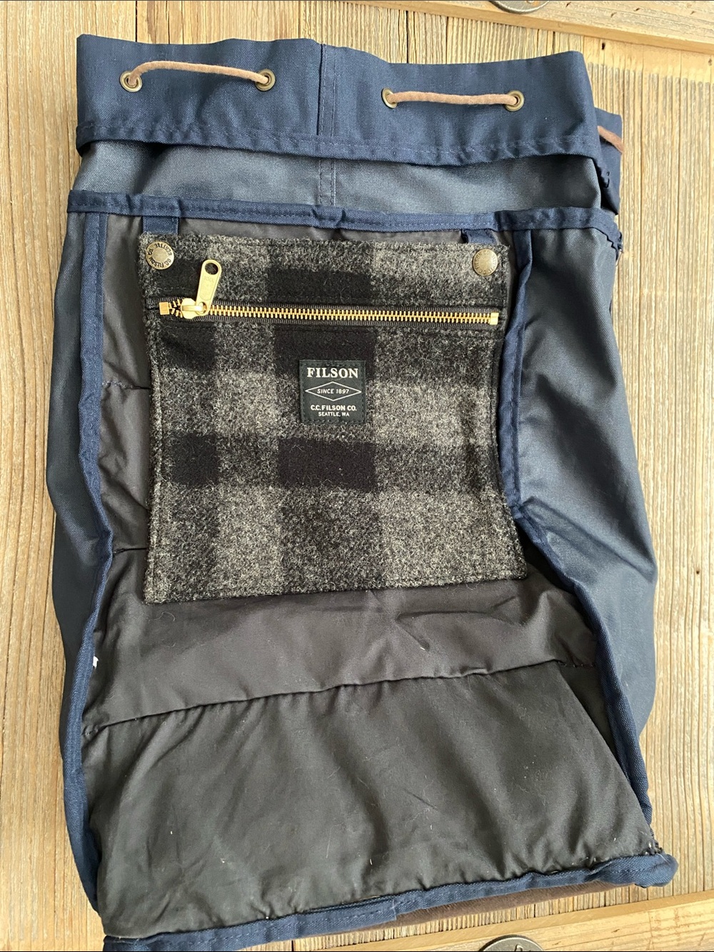 Filson Alaska Outfitters Blue/Brown Drawstring Backpack. - Picture 4 of 13